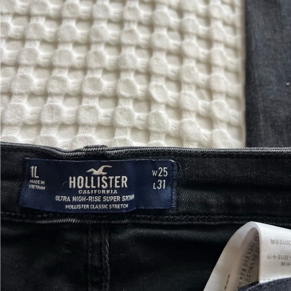Hollister Distressed Jeans - Picture 2 of 2